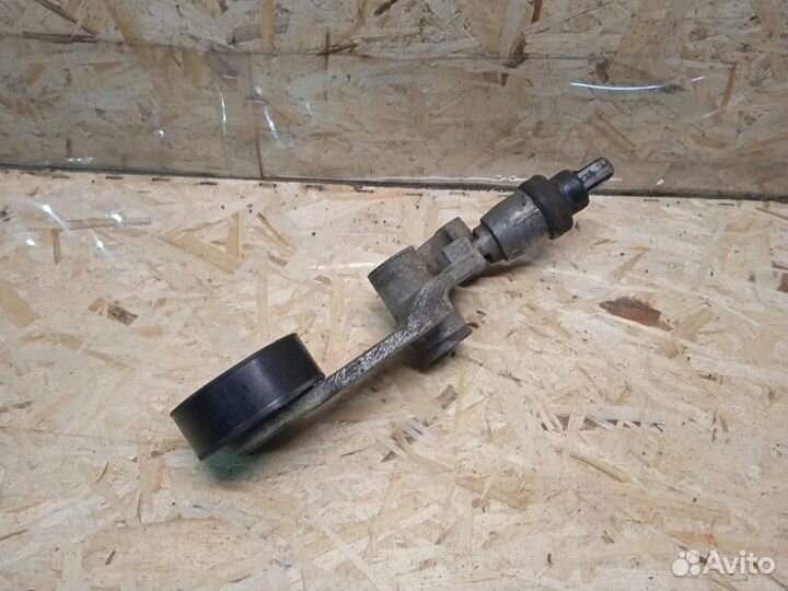 Кронштейн ролика-натяжителя руч. ремня Geely Emgra