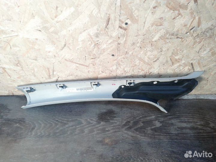 Обшивка передней стойки правая Гольф 6