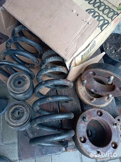 Пружины, пыльники, проставки на л 200 митсубиши