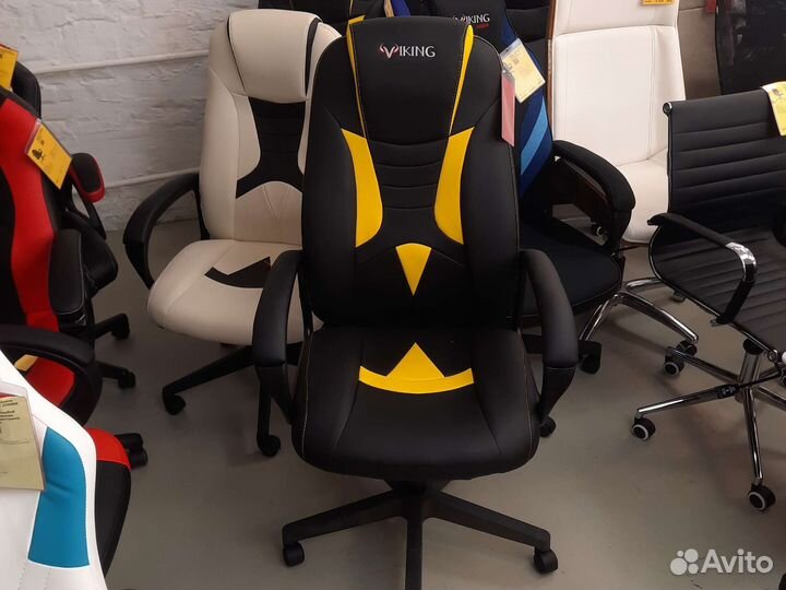 Кресло игровое Бюрократ viking чёрный/жёлтый