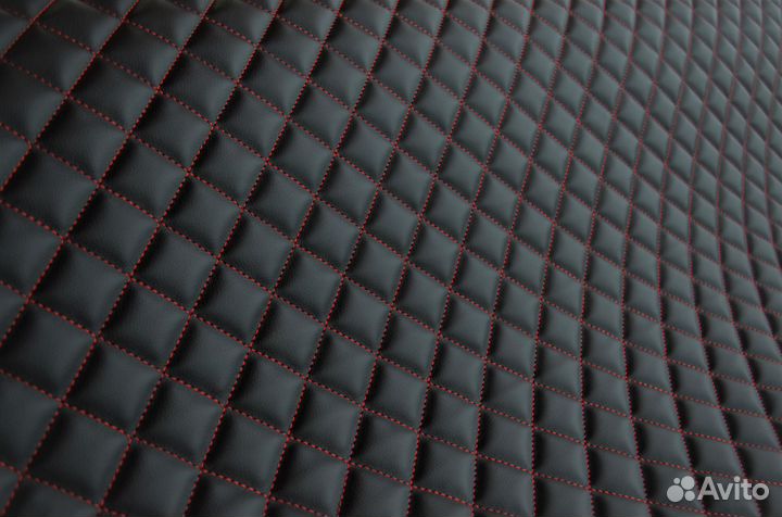 Стеганая экокожа черная нитка красная рис. квадрат