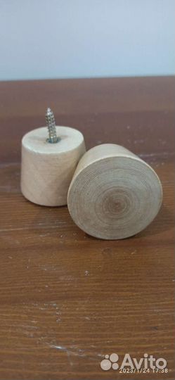 Настенный деревянный крючок