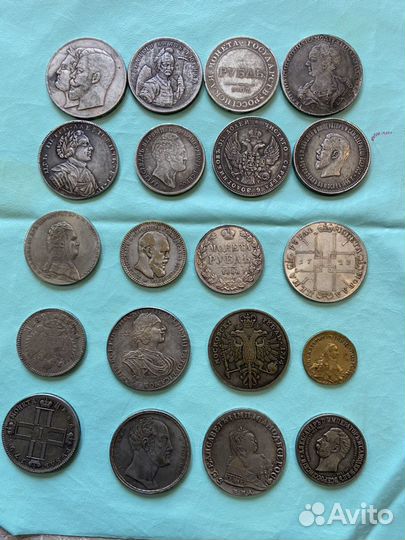 Старинные монеты и ложки из серебра с изображением