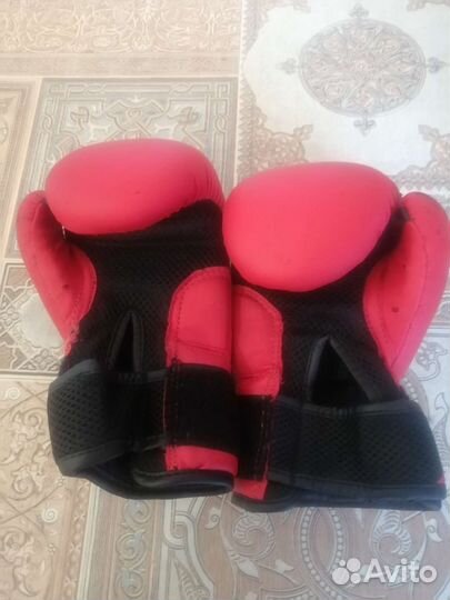Боксерские перчатки