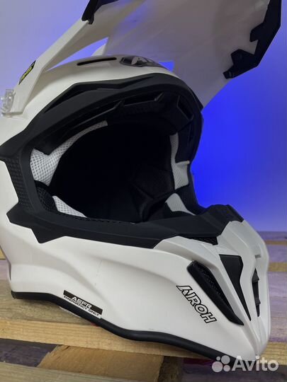 Внедорожный шлем Airoh Strycker White