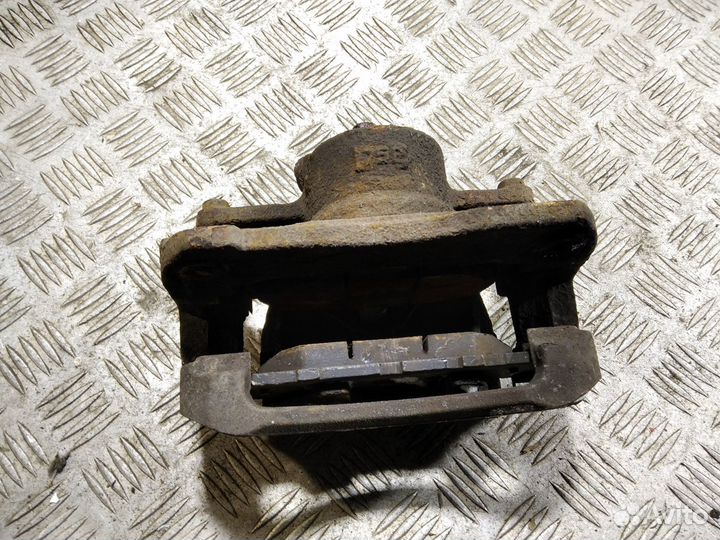 Суппорт передний левый Toyota Camry V40