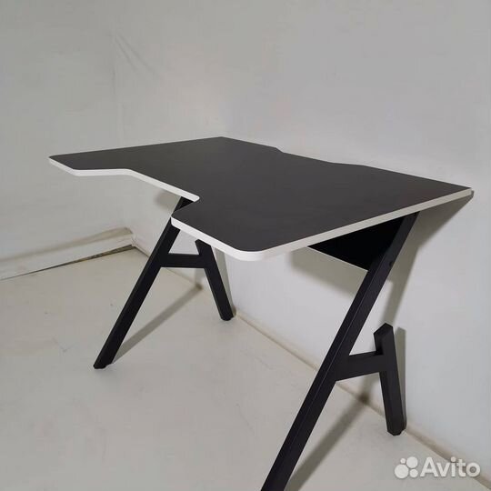 Компьютерный стол игровой