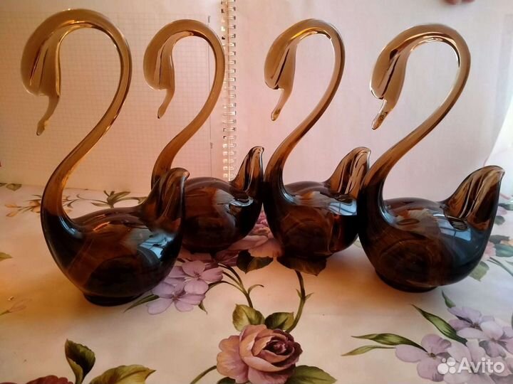 Статуэтка лебедь