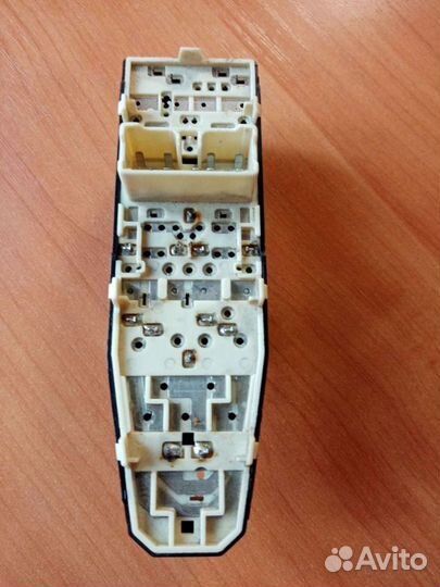 Блок управления стеклоподьемниками