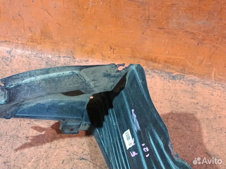 Подкрылок Toyota Isis ZGM10W передний правый