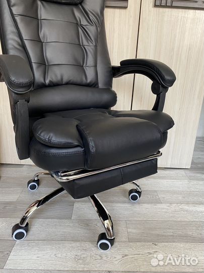 Офисное кресло руководителя