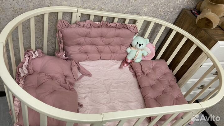 Детская кроватка с маятником