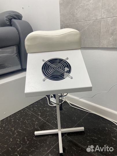 Педикюрная подставка с пылесосом, 65 Вт, белая