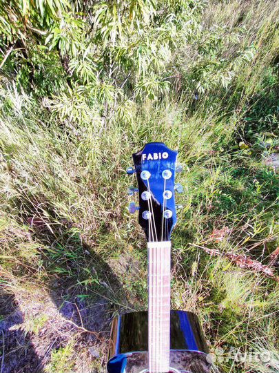 Гитара черная