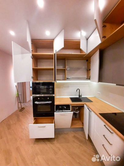 Трехуровневый кухонный гарнитур