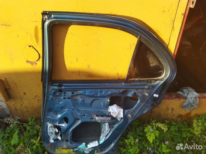 Дверь Toyota Sprinter, задняя правая AE100