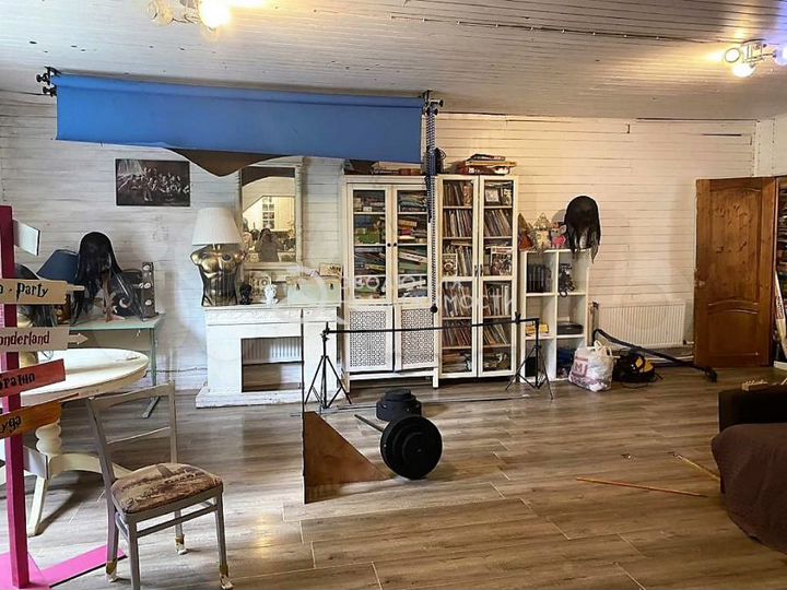 Дом 210 м² на участке 6 сот.