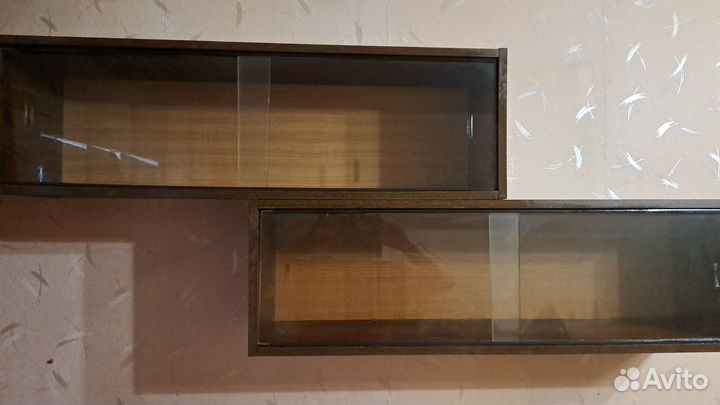 Книжные полки со стеклом