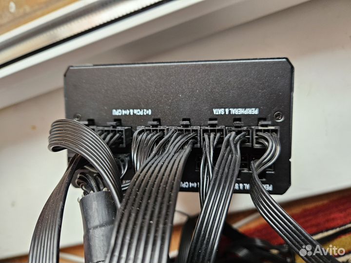 Топовый блок питания Corsair RM750