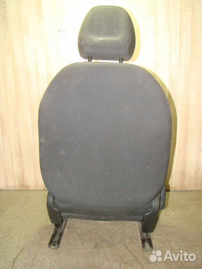 Сиденье переднее правое Citroen C-Elysee