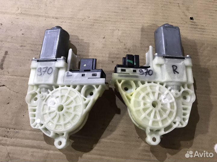 Моторчик стеклоподъемника Порше Панамера