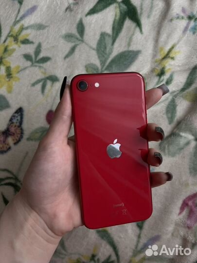 iPhone SE, 64 ГБ