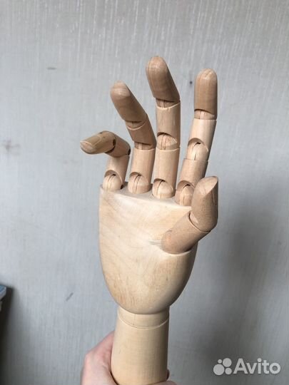 Рука деревянная