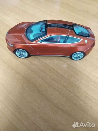 Коллекционная модель машинка