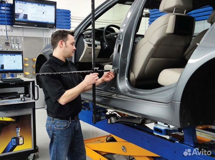 Проверка кузова Tesla на стапеле, толщиномером