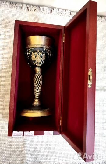 Кубок подарочный в деревянном футляре
