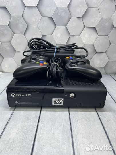 Xbox 360e 500gb 2 геймпада