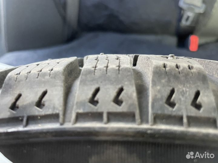 Pirelli Ice Zero 205/55 R16 94T