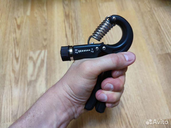 Эспандер кистевой регулируемый