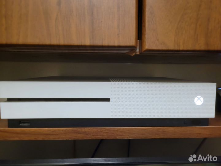 Xbox One s 1tb с играми