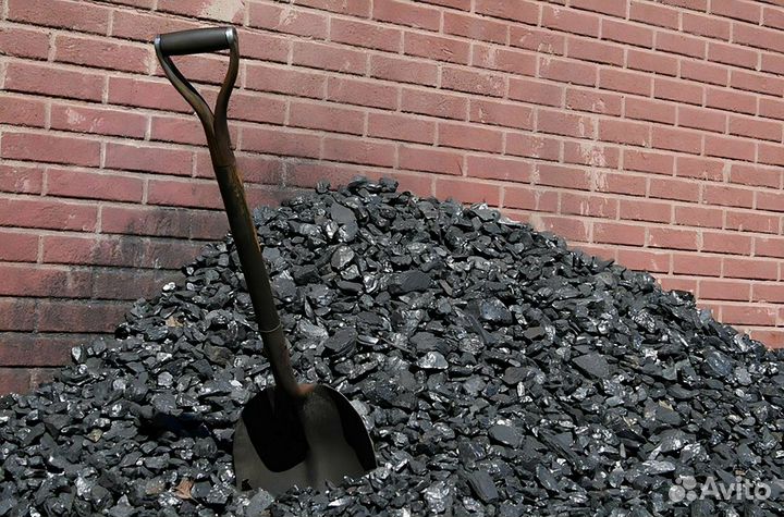 Скидаю уголь, перекидаю дрова