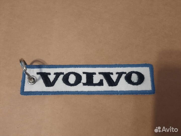 Тканевый брелок ремувка с вышивкой марки авто и N