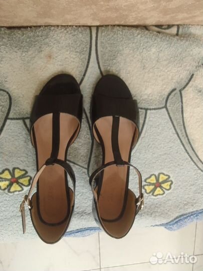 Босоножки лакированные 38