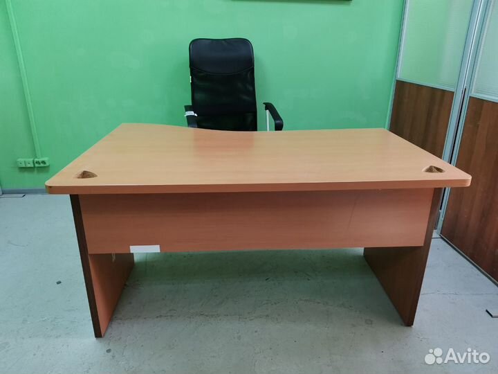 Стол угловой