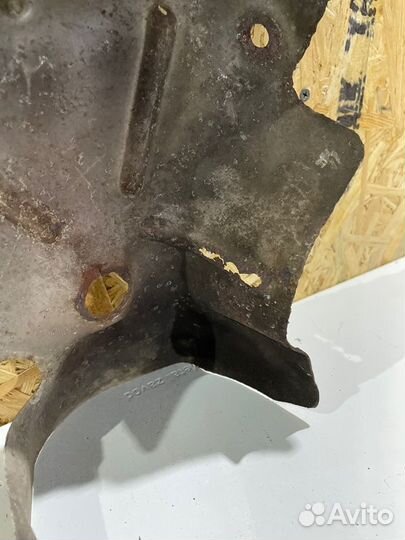 Тепловой экран Renault Logan K7J 2006