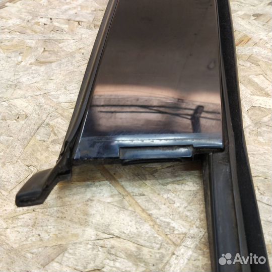 Уплотнитель стекла двери задний левый Volkswagen