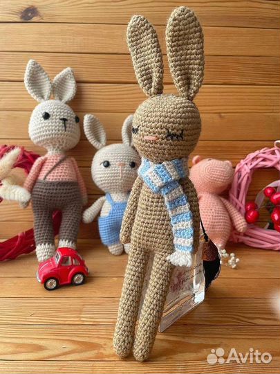 Заяц вязаный