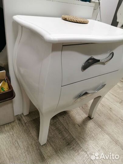 Тумбочка деревянная
