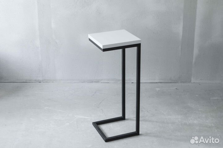 Приставной столик
