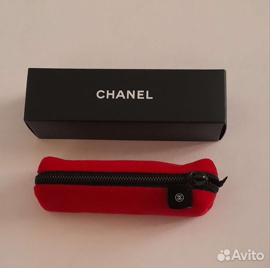 Футляр для помады