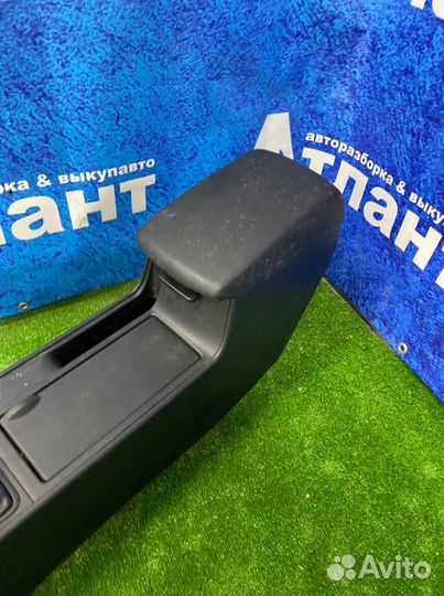 Подлокотник Mazda 3 BK Z6 2009