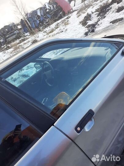 Стекло Audi 80 B3 переднее правое