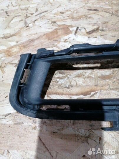 Решетка в бампер (накладка птф) левая Vw Golf 7