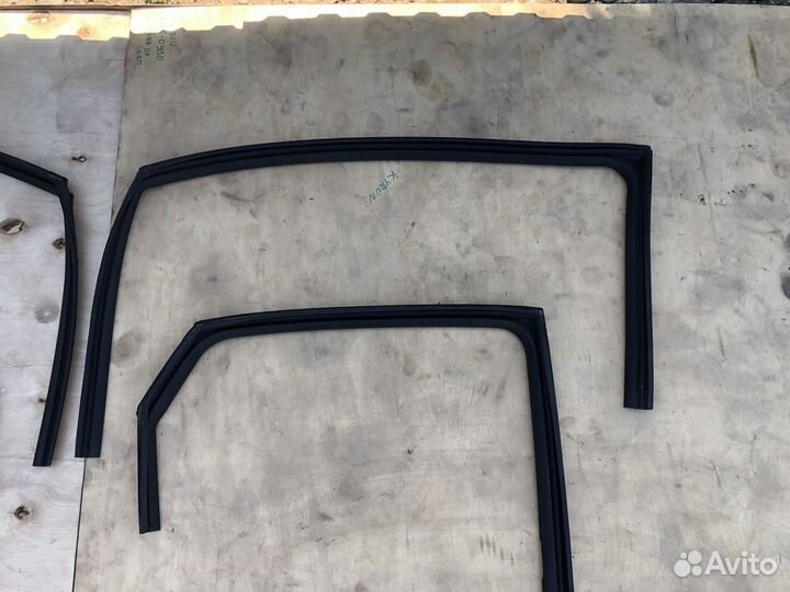 Уплотнитель стекла двери kia ceed 3 cd