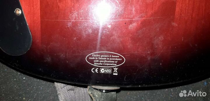 Yamaha 5-ти струнная басс-гитара и рок-кейс