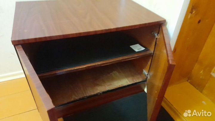 Тумбочка б/у